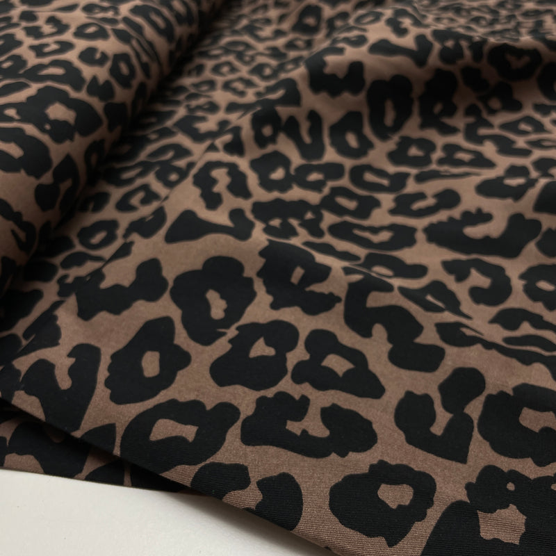 Viskose Stoff mit Stretchanteil Webware Leo Muster braun