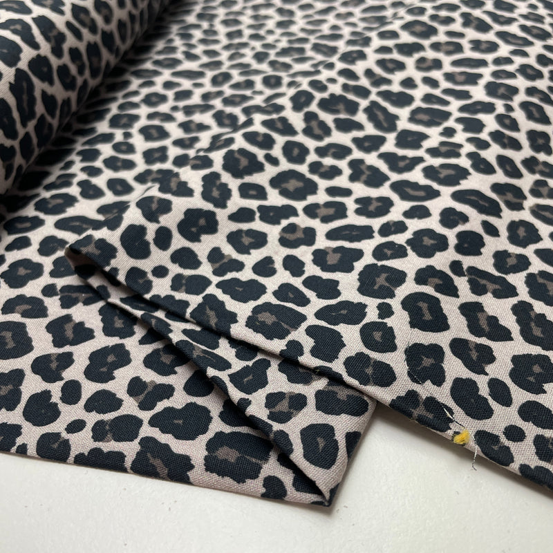 Baumwolle Stoff Leo Muster Swafing Tim schwarz