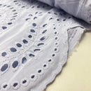 Fibre Mood Leichte Baumwolle Stoff Stickerei hellblau mit Bogenkante