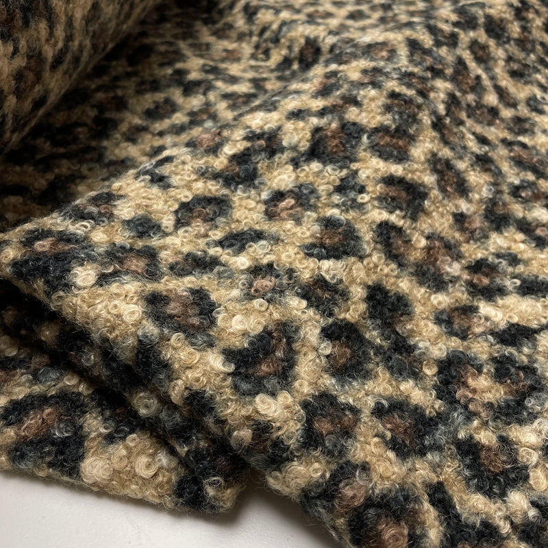 Boucle Stoff Jackenstoff Leo braun