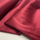 Fibre Mood Webware Satin Stoff schimmernd dunkelrot