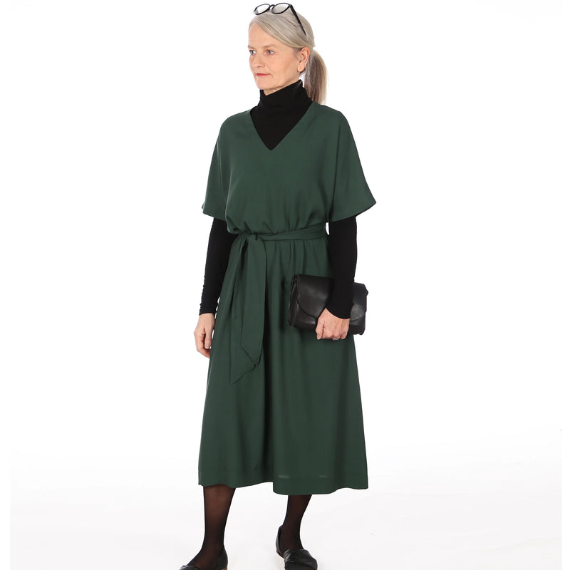 Papierschnittmuster Studio Schnittreif Kleid mit Fledermausärmeln Frau Iva